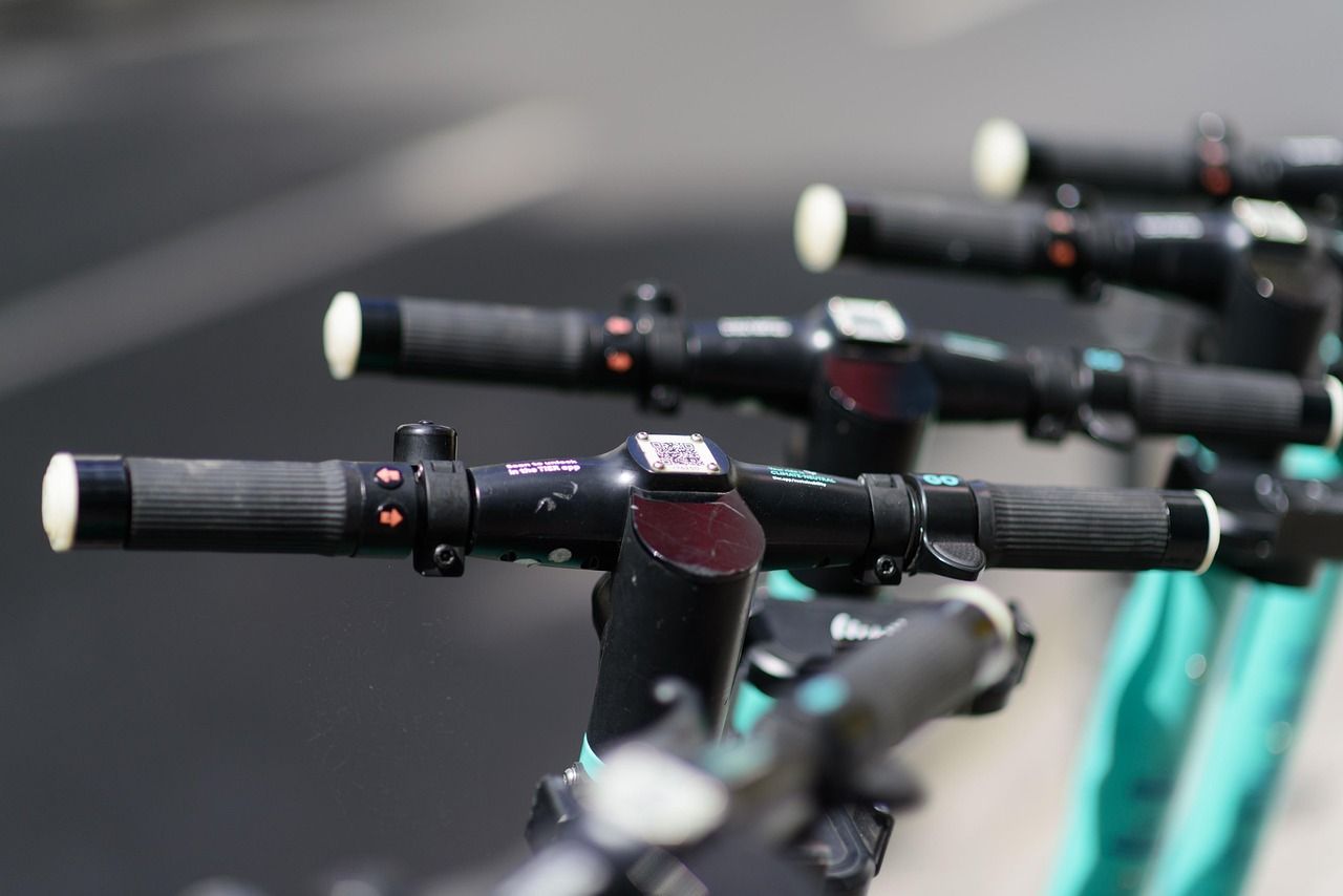 E-Scooter in Reih und Glied