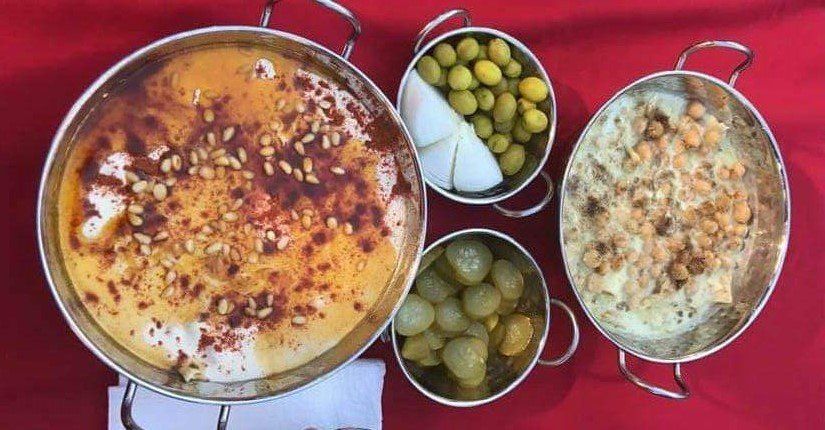 A picture of a ghee fatteh and olive oil fatteh bowls