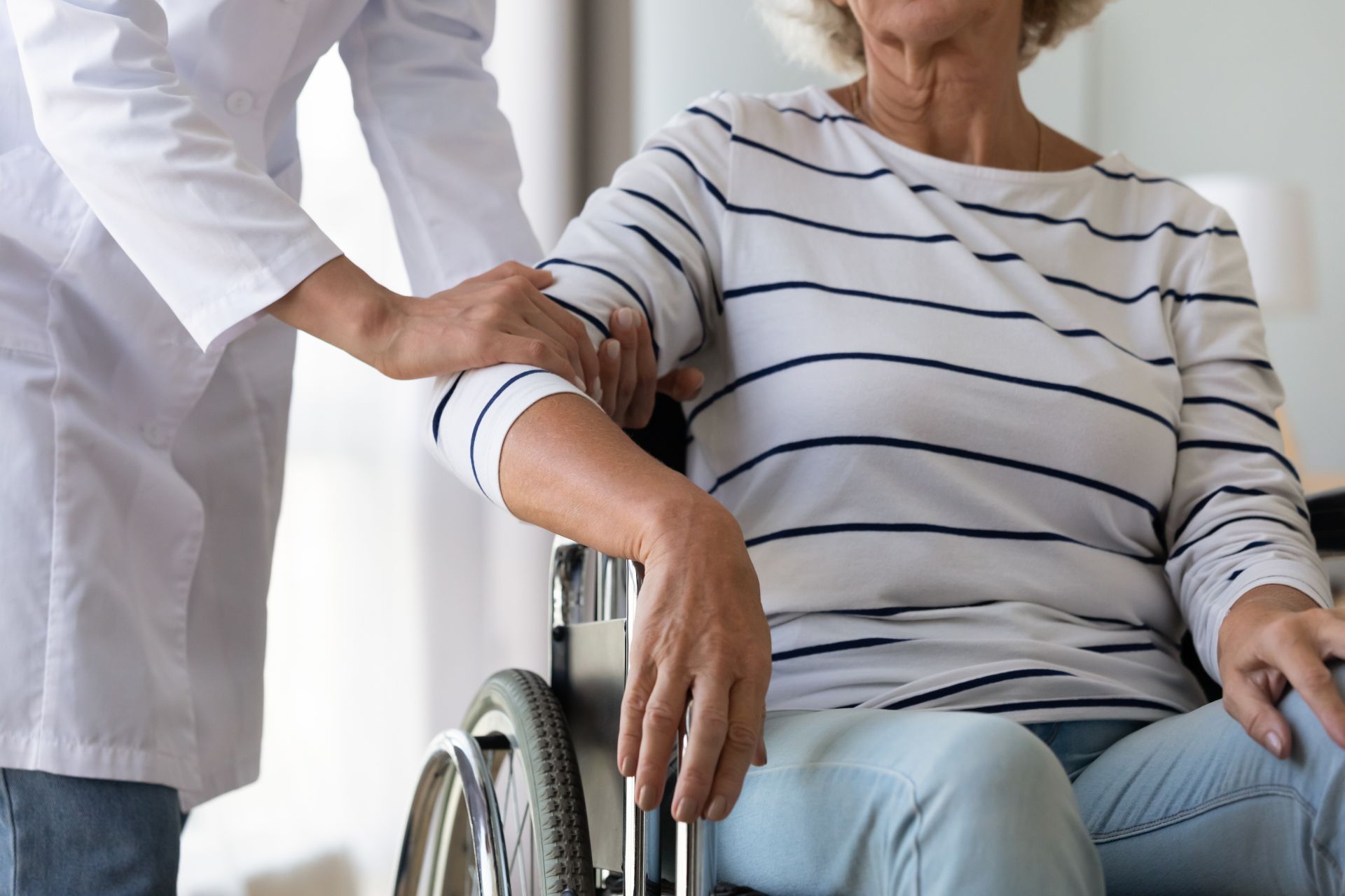 personne en fauteuil roulant