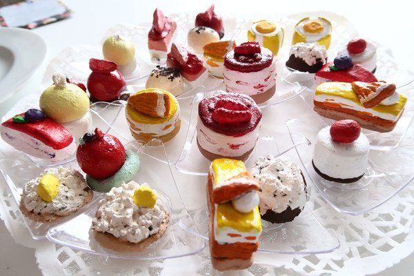 Knetbeton Evolution, Knetbeton, kneten, Knetmasse, bunt, farbiger Beton, Kunst, kreativ, DIY, Geschenkideen, anmalen, gestalten, Gebäck, Essen, Kuchen