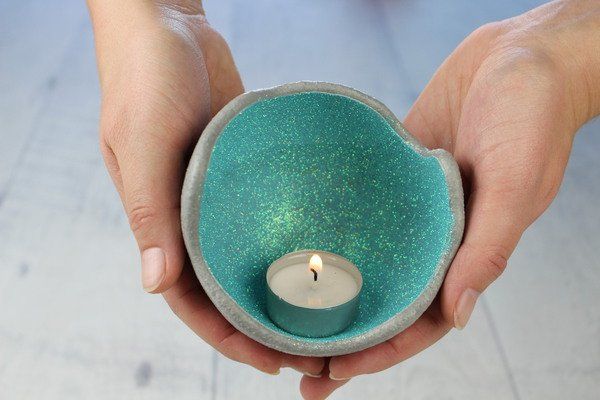 Knetbeton Evolution, Knetbeton, kneten, Knetmasse, bunt, farbiger Beton, Kunst, kreativ, DIY, Geschenkideen, anmalen, gestalten, Schale, Teelicht, glitzer, hellblau, grün, mint, türkis, Teelichthalter
