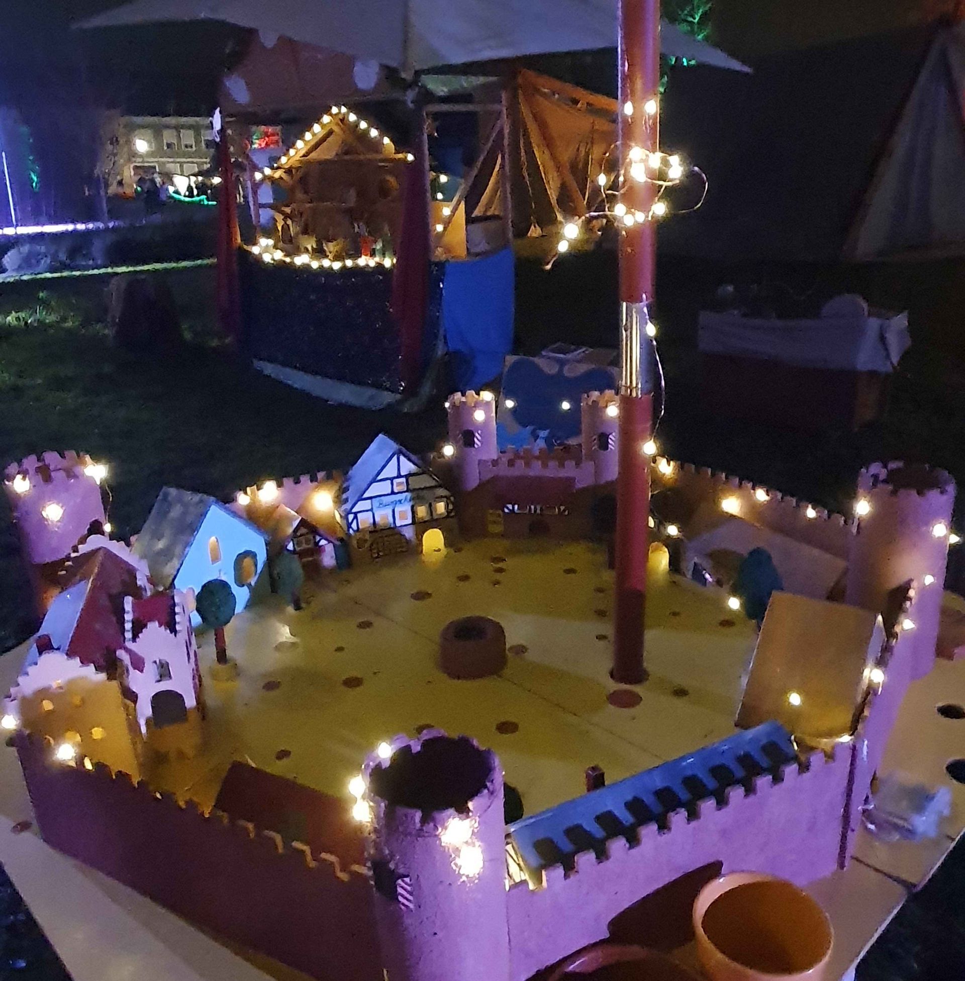 Mäusetheater und Mäuseroulette auf dem Weihnachtsmarkt Beschauliche Atmosphäre mit Mäuseroulette und Mäusetheater Traumaus