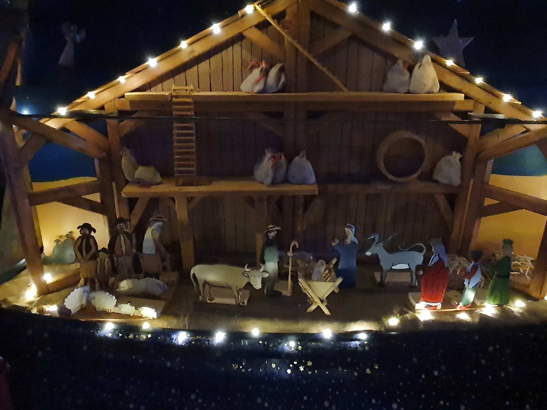 Beschaulich: Gerne betrachten Eltern und Großeltern mit ihren Kleinen die Krippe Die Krippe vom Mäusetheater Traumaus