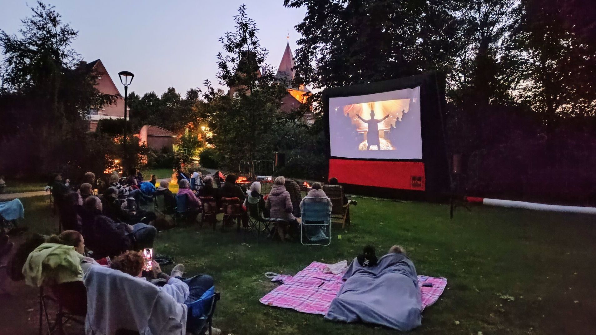 Open Air Kino im Stadtpark Stadt Garding auf der Nordseehalbinsel Eiderstedt