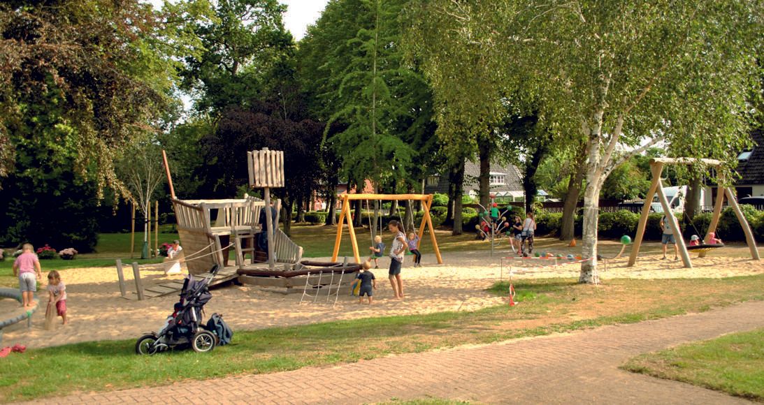 Spielplatz Stadtpark Stadt Garding auf der Nordseehalbinsel Eiderstedt