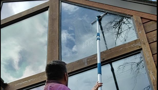 Window Cleaning high and hard to reach windows in Conroe Texas