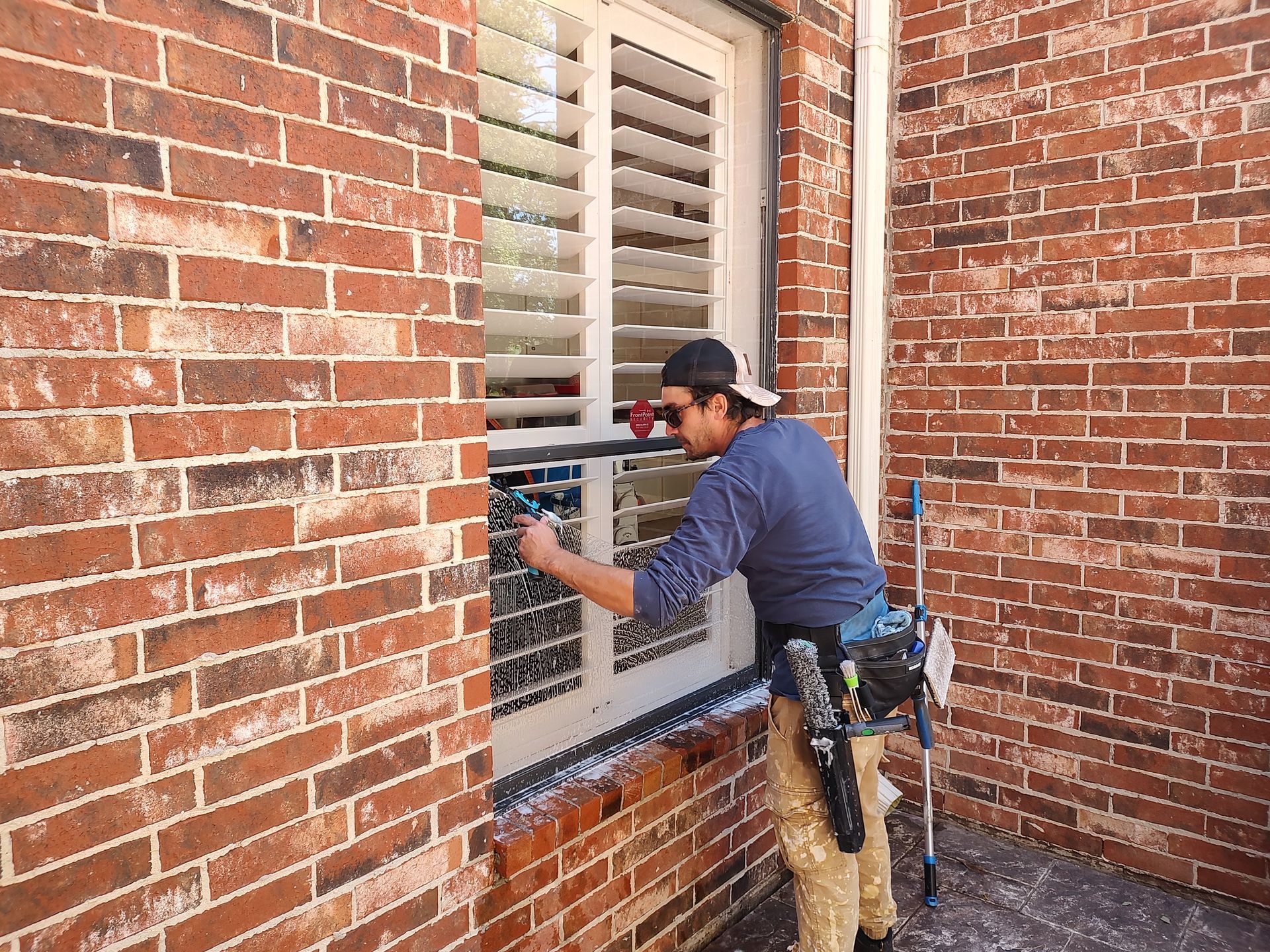 Cleaning windows in Montgomery Texas