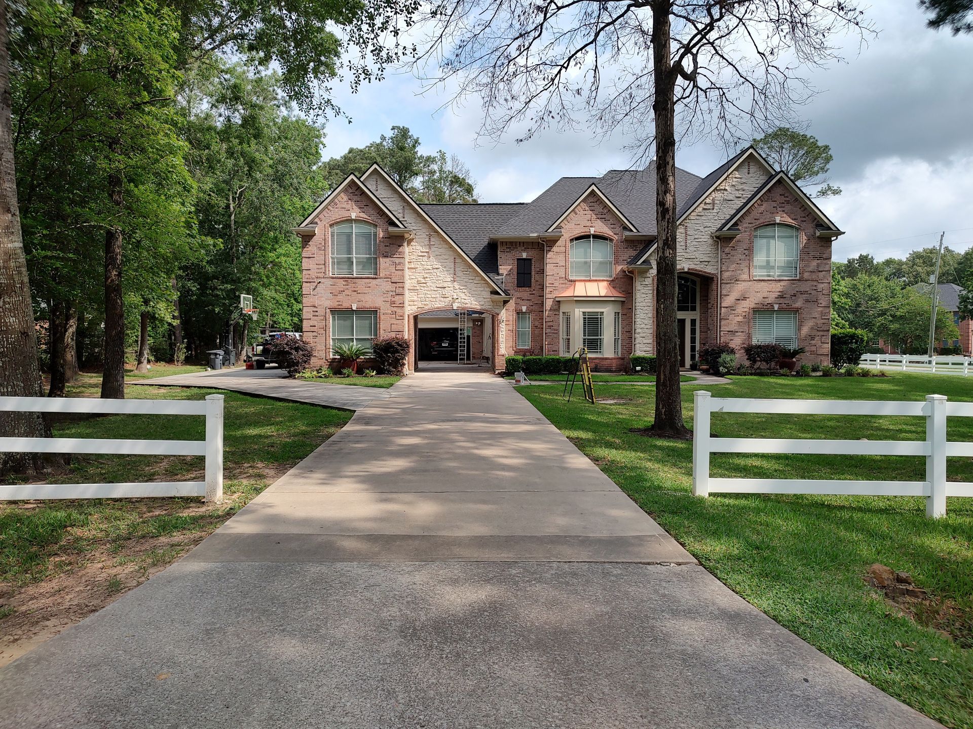 Pressure washing a driveway and pool patio in Magnolia TX