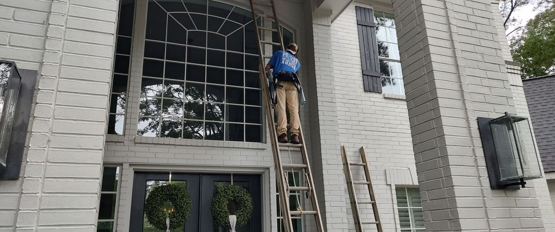 Residential window cleaning services in Magnolia Texas and the surrounding areas
