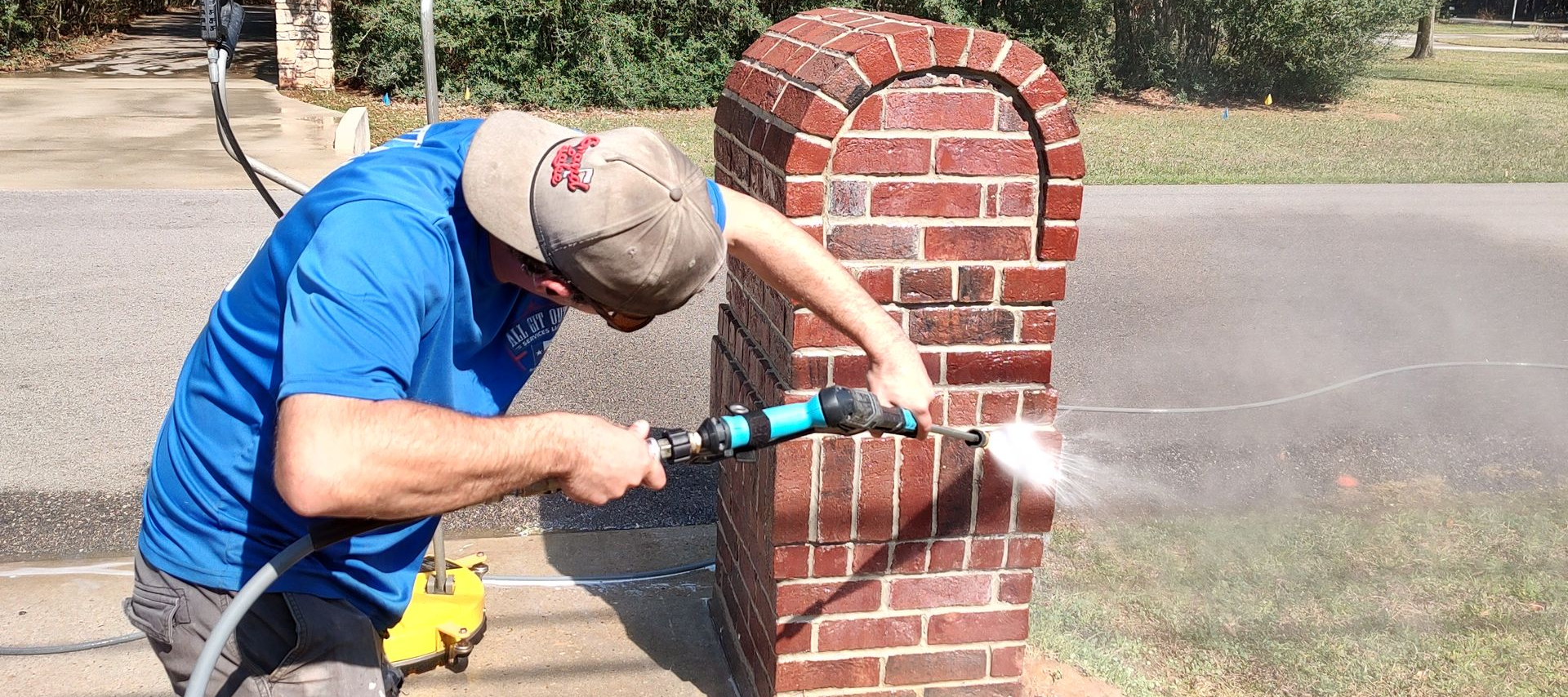 making the brick mail box look new with Pressure washing in Magnolia TX