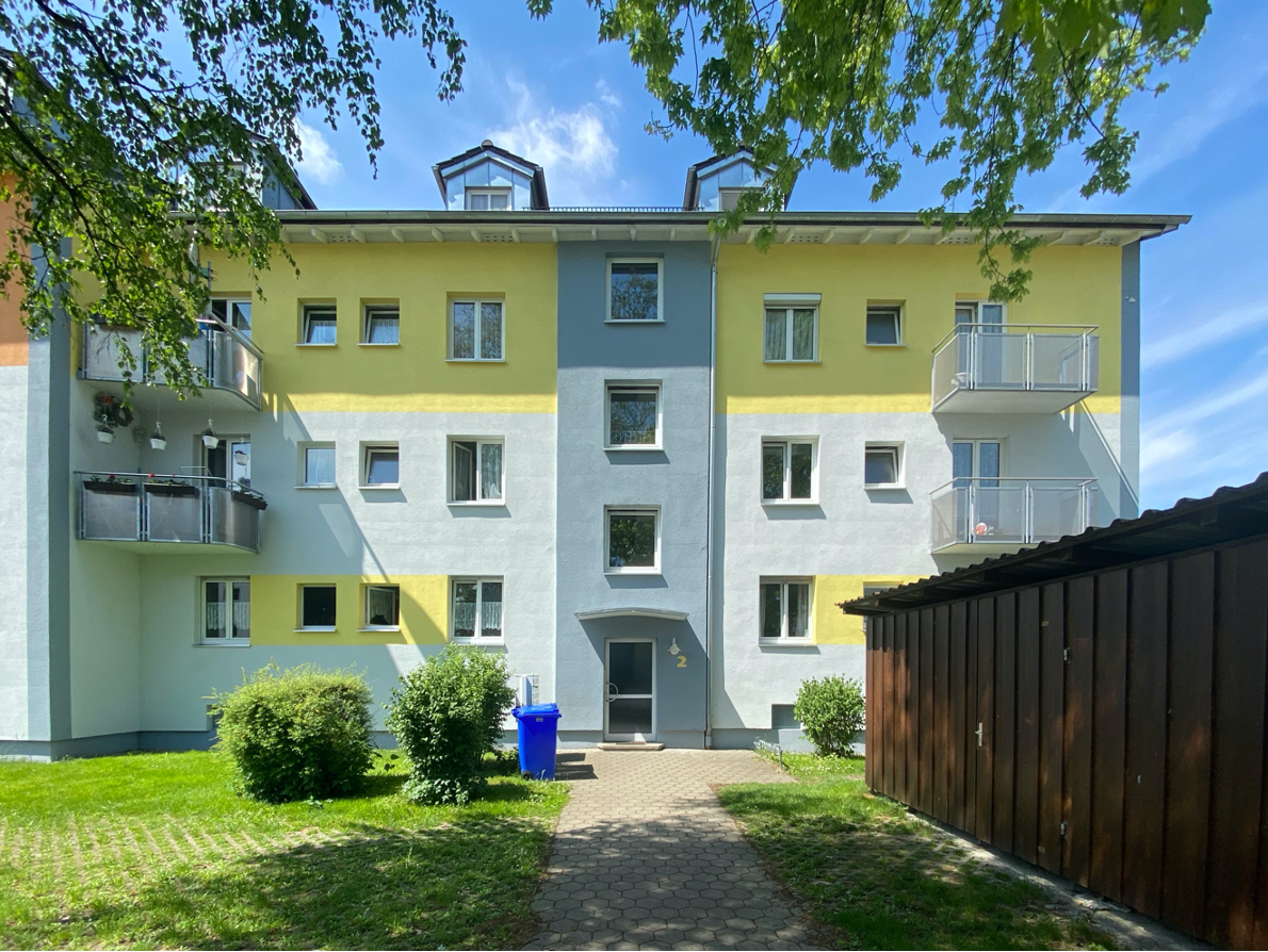 Immobilienfotografie Außenansicht Mehrfamilienhaus Immobilienfotografie Außenansicht Mehrfamilienhaus