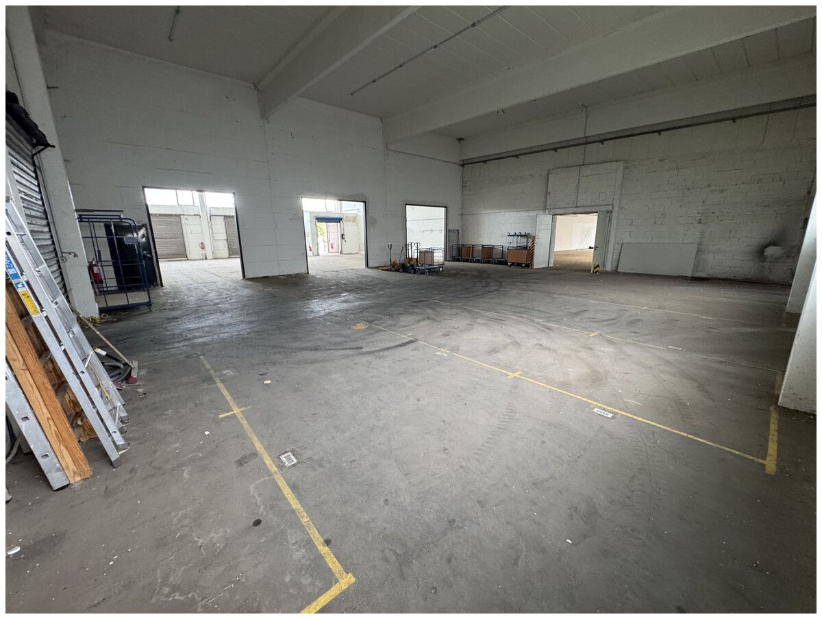 Gewerbeimmobilie in Landsberg zum Verkauf - Büros und Halle