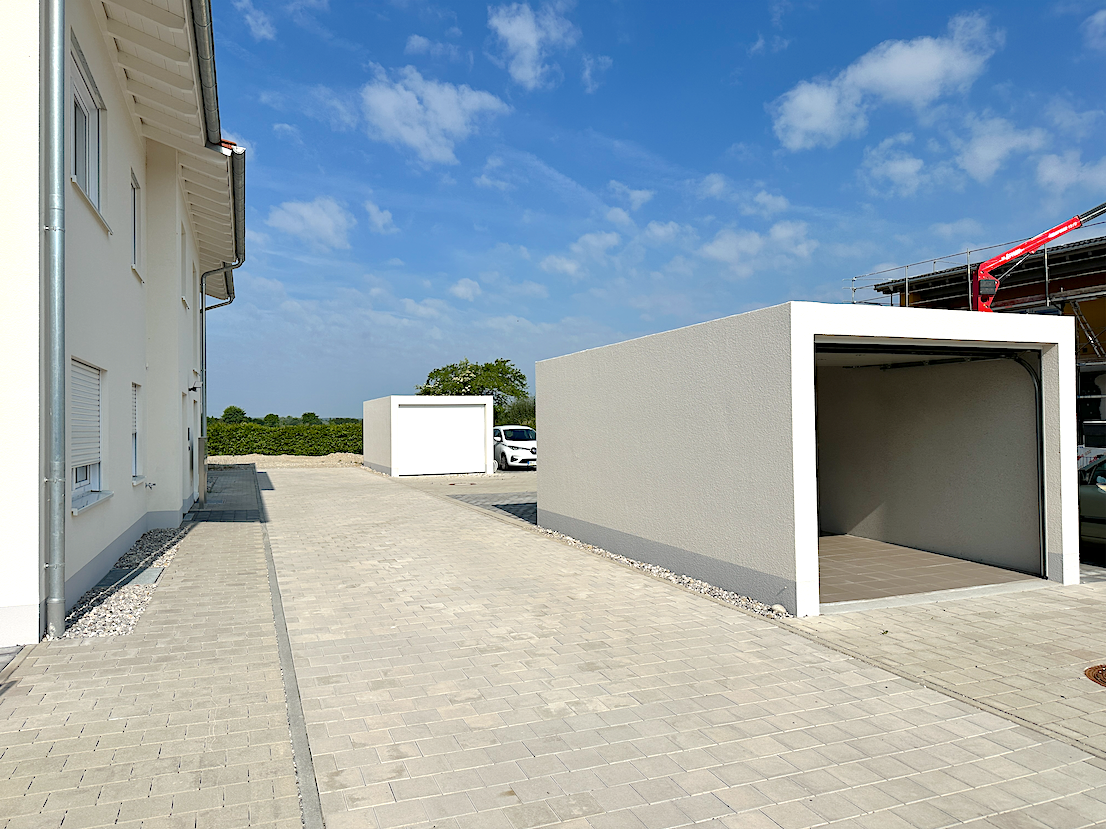 Neubau Eigentumswohnung Türkheim - Garage und Außenansicht Neubau Eigentumswohnung Türkheim - Garage und Außenansicht