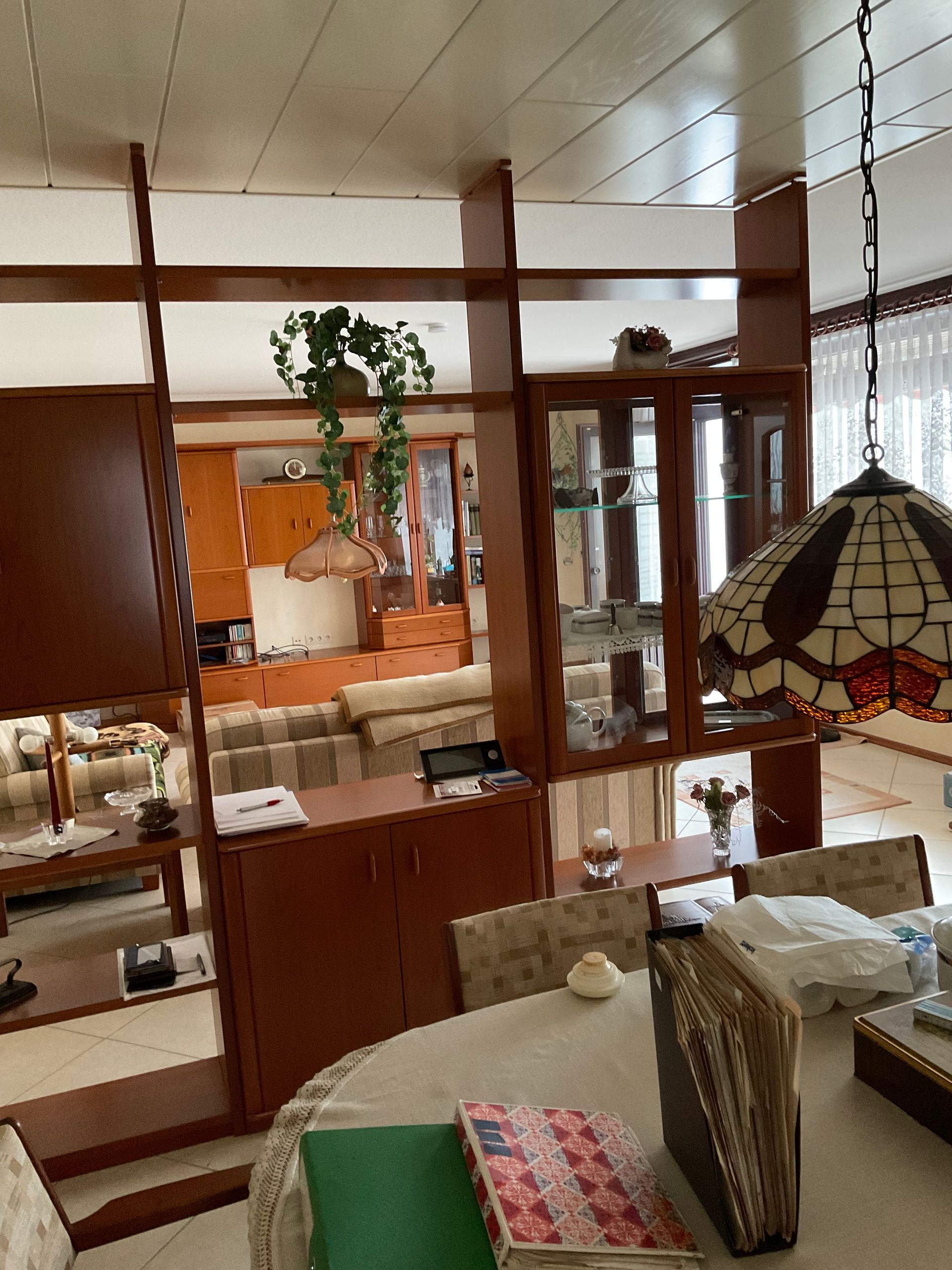 Verwandeln Sie Immobilien mit professionellem Home Staging von Raumschloss in begehrte Verkaufshighlights! Erfahren Sie, wie Sie durch strategische Lichtgestaltung und individuelle Raumgestaltung den Verkaufswert Ihrer Immobilie steigern und Kaufinteressenten begeistern!