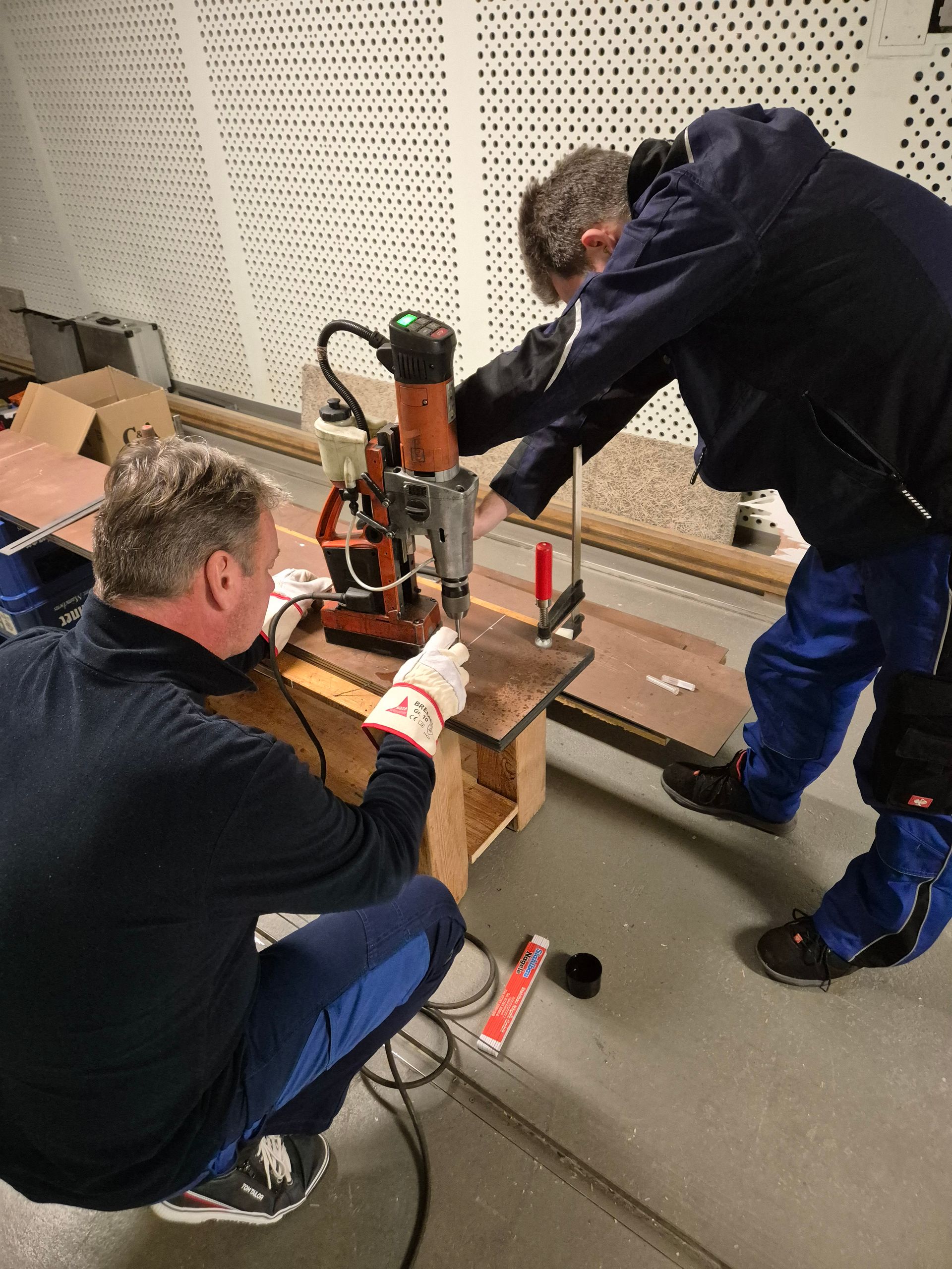 Arbeiten am KK-/GK-Stand Arbeiten am KK-/GK-Stand