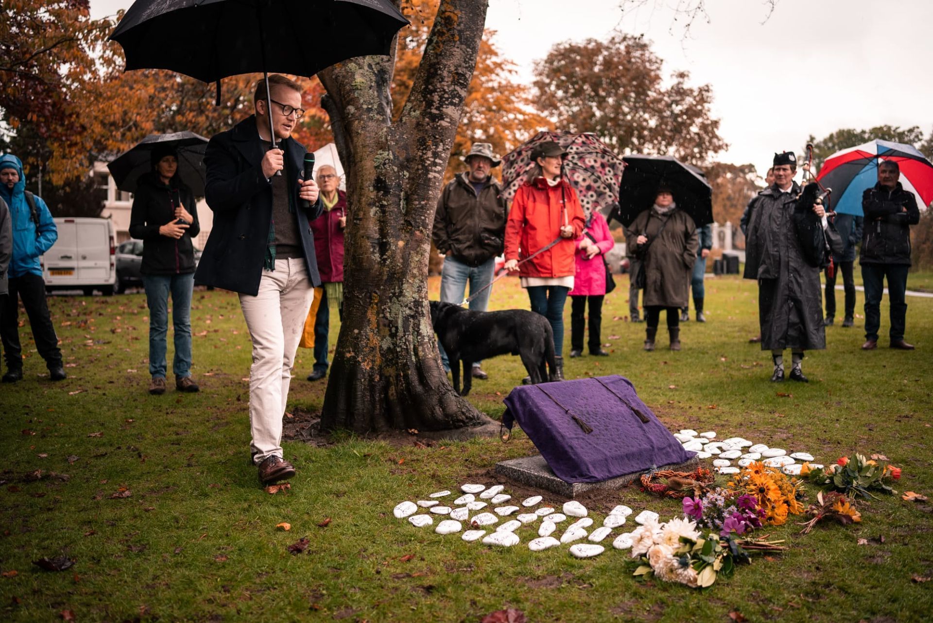 Simon Ritchie speaking at the unveiling ceremony, 22 October 2022