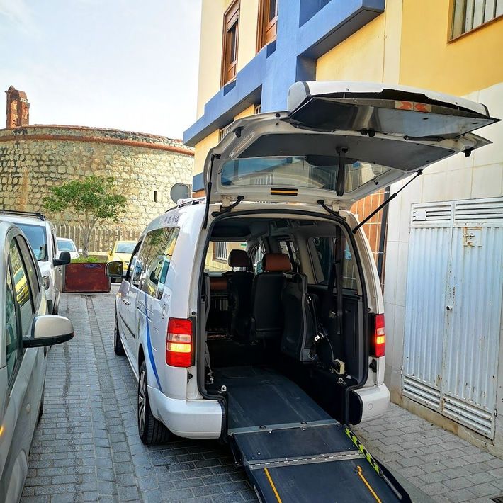Servicio de taxi adaptado a personas con movilidad reducida en Santa Cruz de Tenerife
