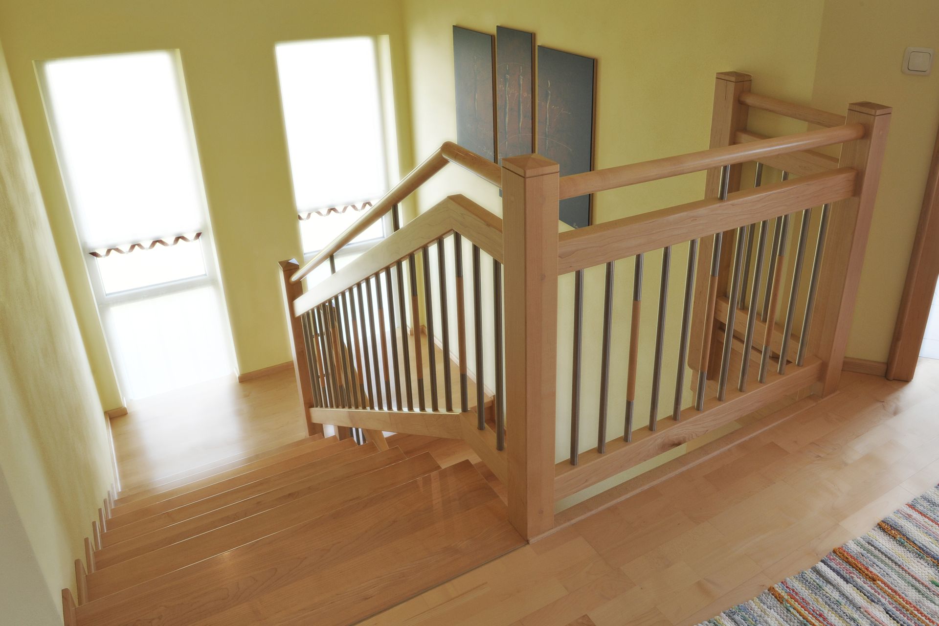 Treppe in Ahorn mit Treppengeländer und Holz-Edelstahlsprossen | Schreinerei Weber Bischofsmais
