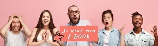 Groupe de personnes enthousiastes avec panneau je veux mon e-book