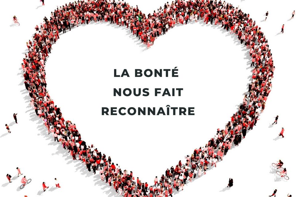 Personnes qui forment un coeur
