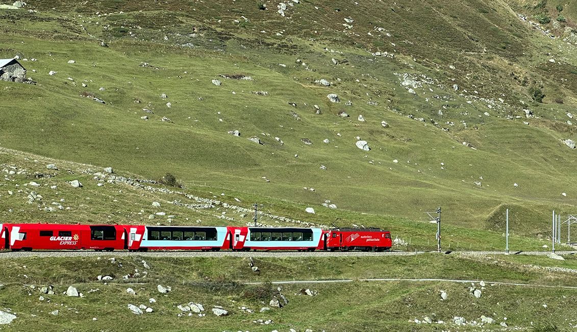 Ein Zug in den Schweizer Bergen...