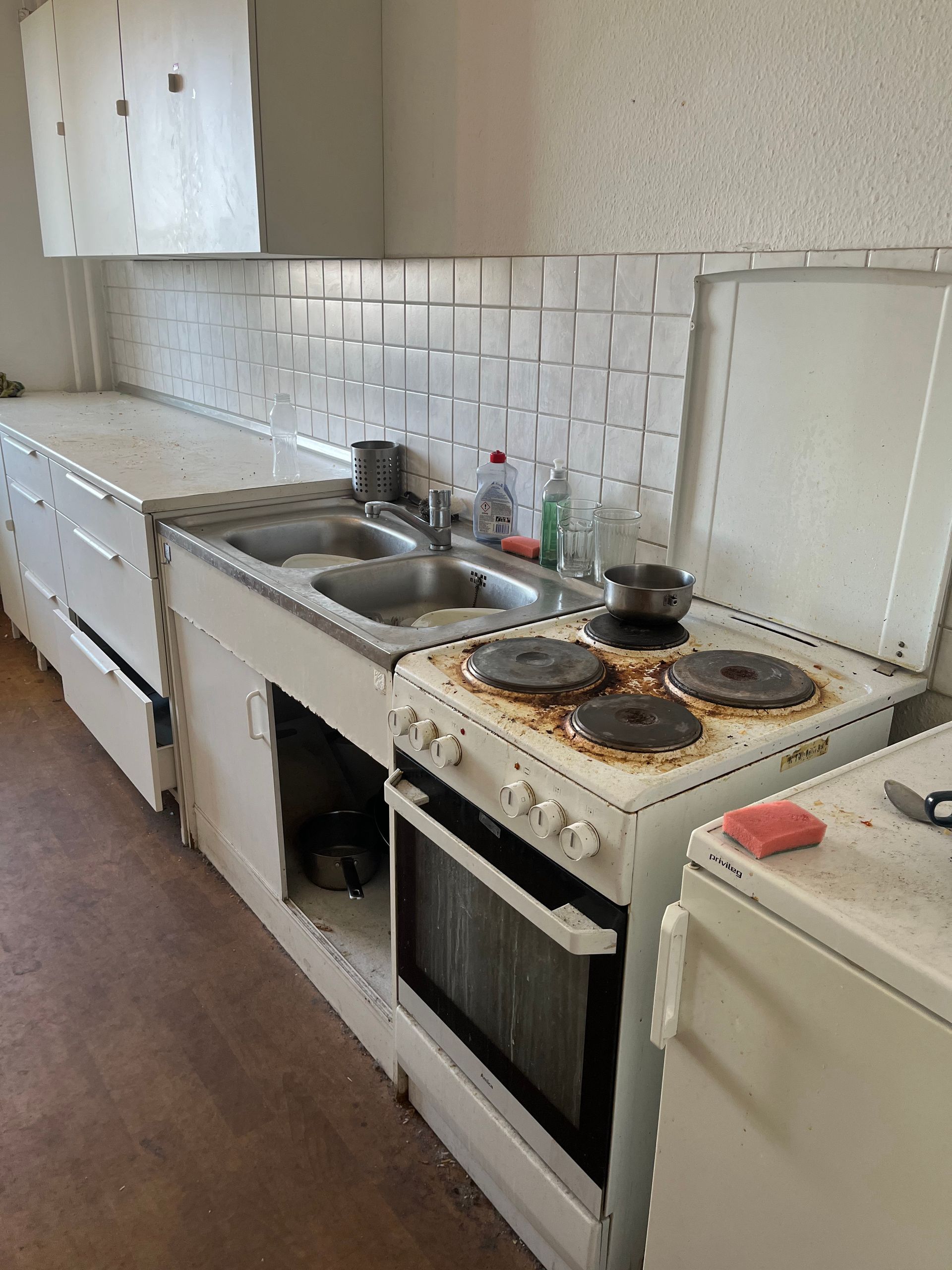 Service Cakmak Gebäudeservice Cakmak Meisterbetrieb Sonderreinigung Berlin Ein- und Auszugsreinigung Grundreinigung Intensiv