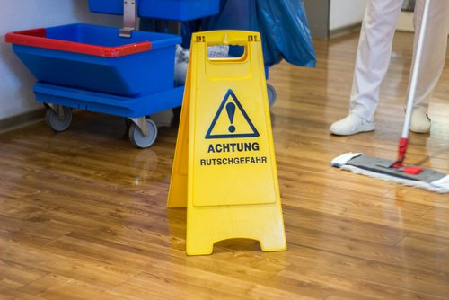 Gebäudeservice Cakmak Meisterbetrieb Glas- und Gebäudereinigung Kitareinigung Berlin Bodenreinigung Praxisreinigung