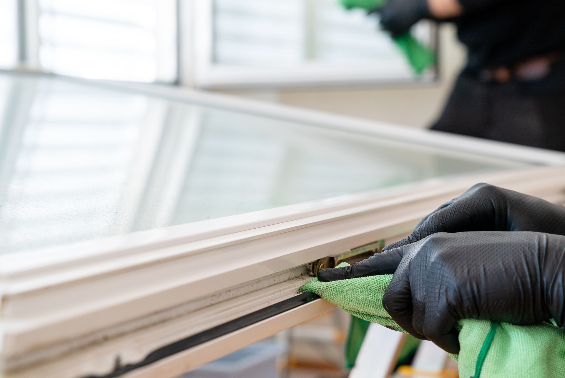 Gebäudeservice Cakmak professionelle Glasreinigung Fensterpuzer Berlin Rahmenreinigung Meisterbetrieb