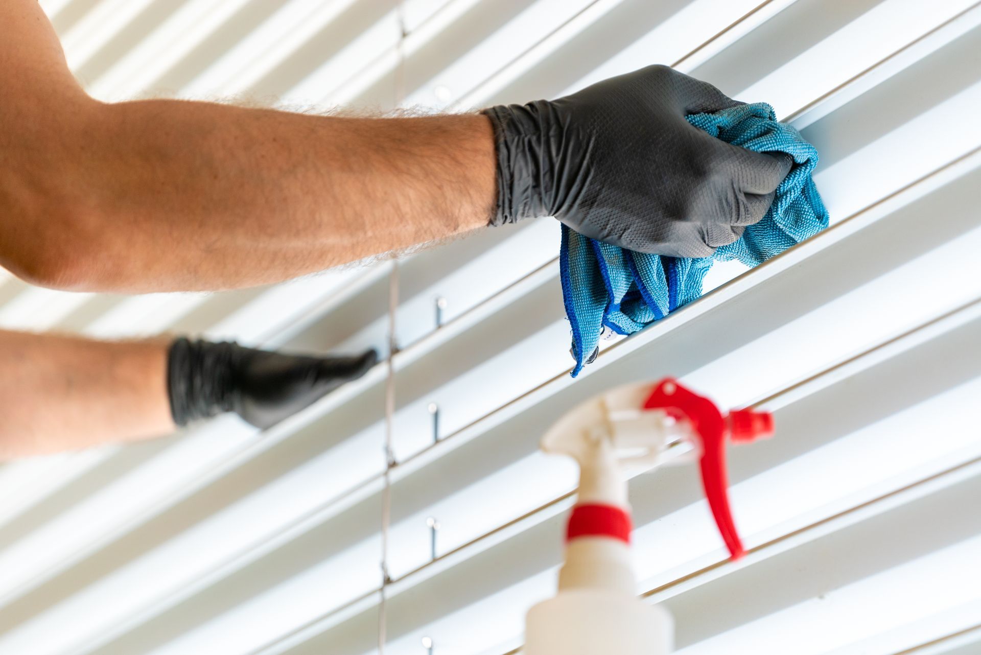 Gebäudeservice Cakmak Jalousienreinigung Berlin, Fensterputzer Berlin, Glasreinigung, Gebäudereinigung