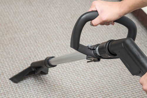 Service Cakmak Gebäudeservice Cakmak Meisterbetrieb Linoleum Grundreinigung mit Beschichtung Berlin Sonderreinigung