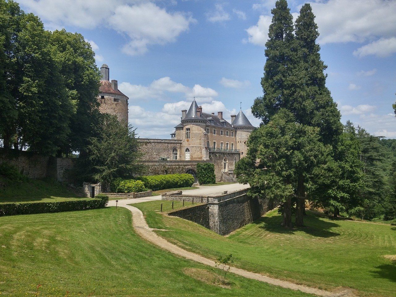 Burgundy Chateaux