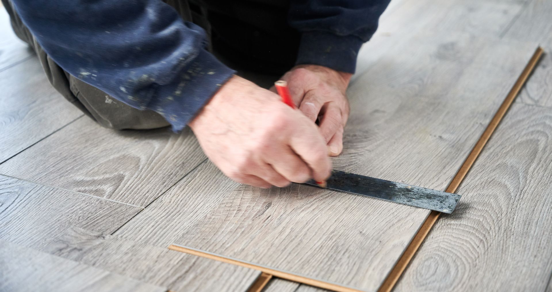 Treppenbau und Dielenverlegung gehören zum handwerklichen Angebot von W | PI.