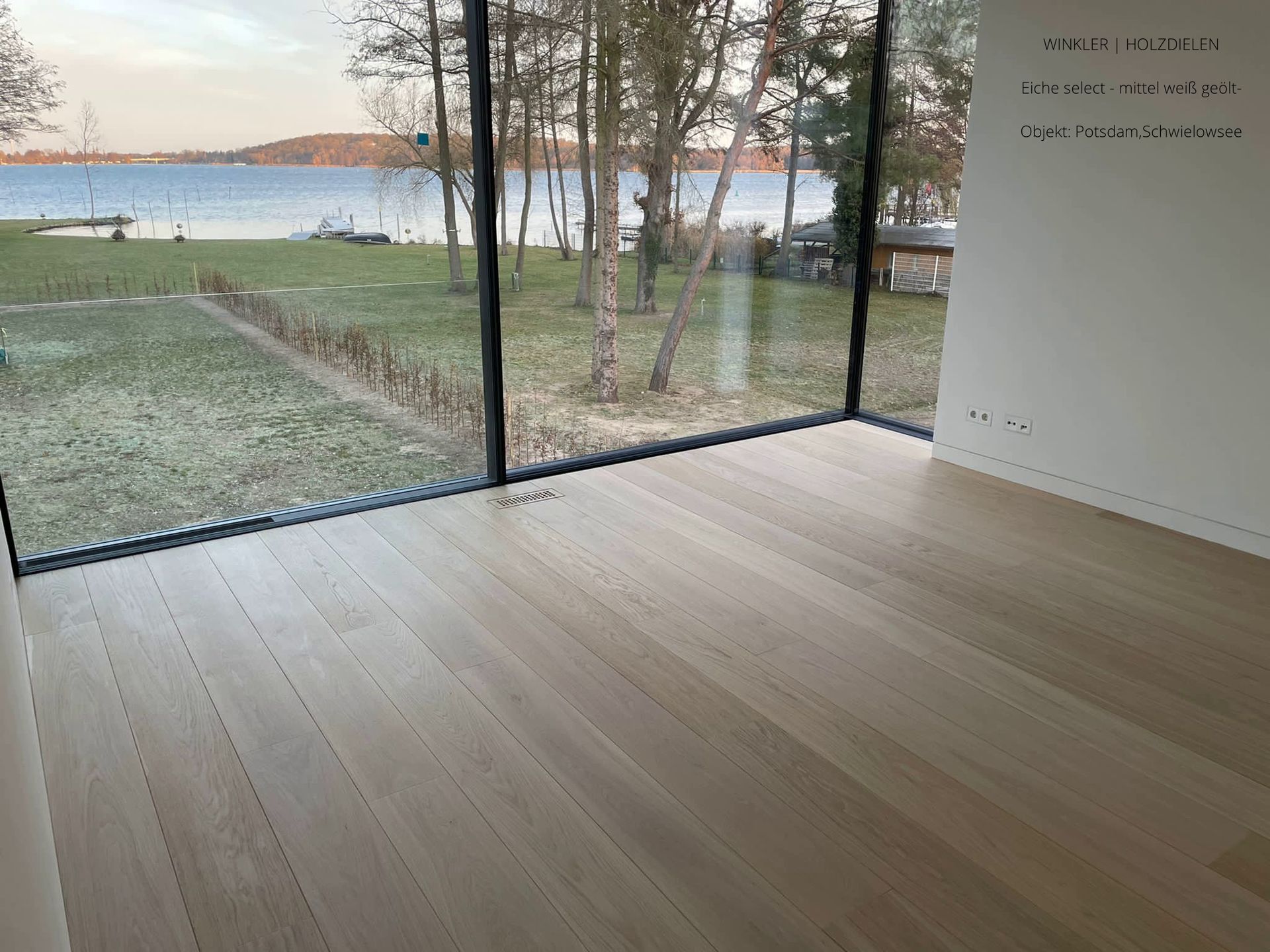 Einbau der astfreien Diele auf Fussbodenheizung inklusive großer Treppenbelegung