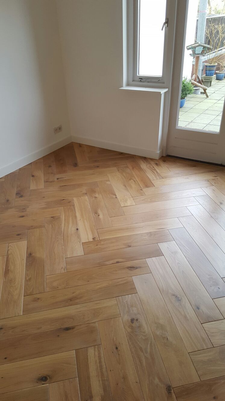 Einbau von rutschhemmenden Elementen auf der Trittstufe.