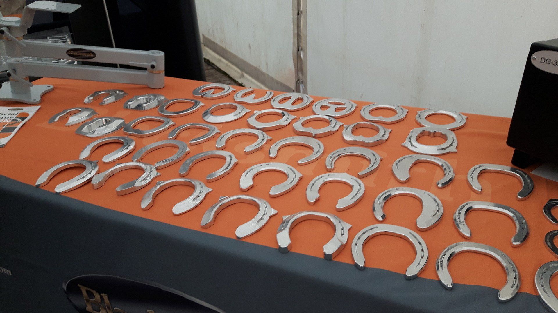 Barhufpflege, Huftechnik und Hufbeschlag