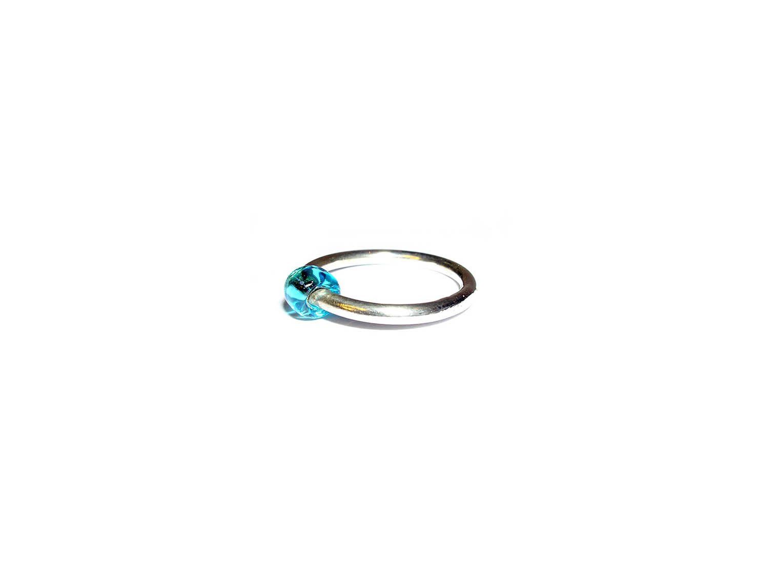 Sterling silver ring with stationary single bead.