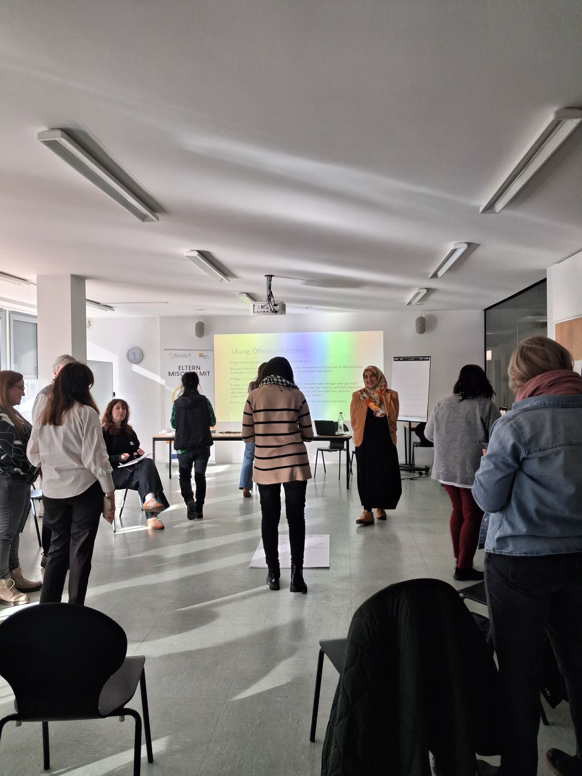 Beim Interkulturellen Training in der Übung
