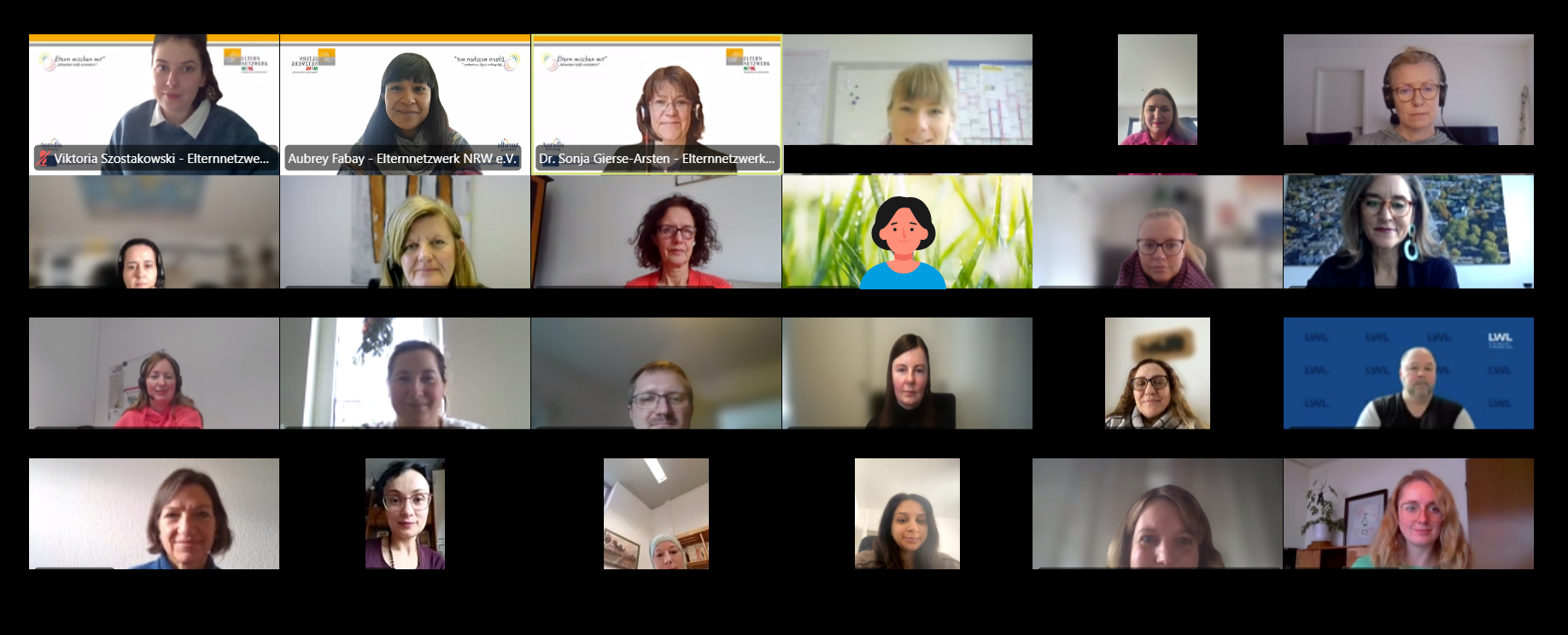 Kacheln mit Bildern aller Teilnehmenden der Online-Informationsveranstaltung.
