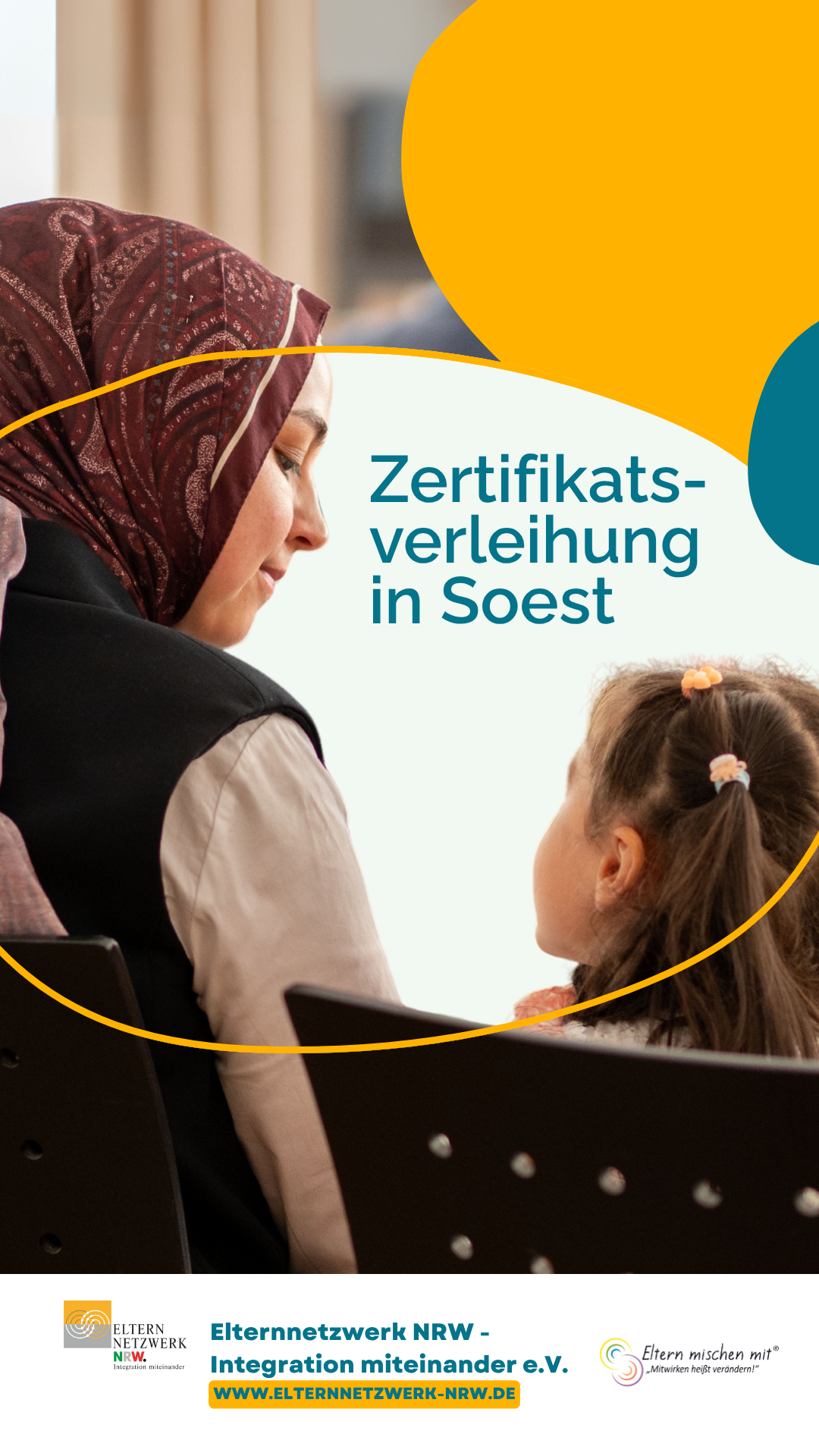 Mutter und Tochter schauen sich liebevoll an. Ort: Zertifikatsverleihung in Soest (EMM). Link führt zum Instagram-Beitrag