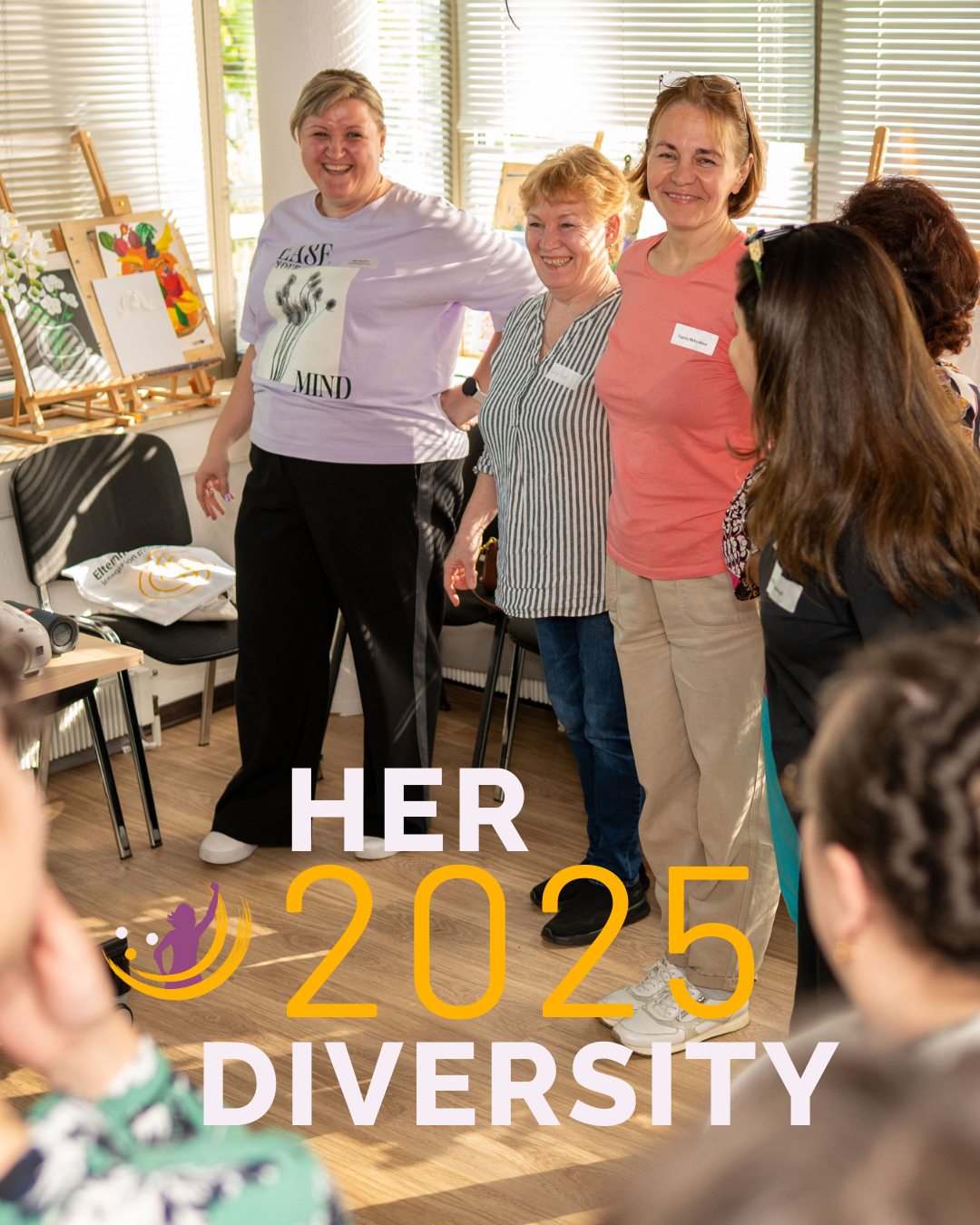 Lachende Frauen bei einem Workshop von Her Diversity. Linkbild führt zu Instagram-Beitrag.