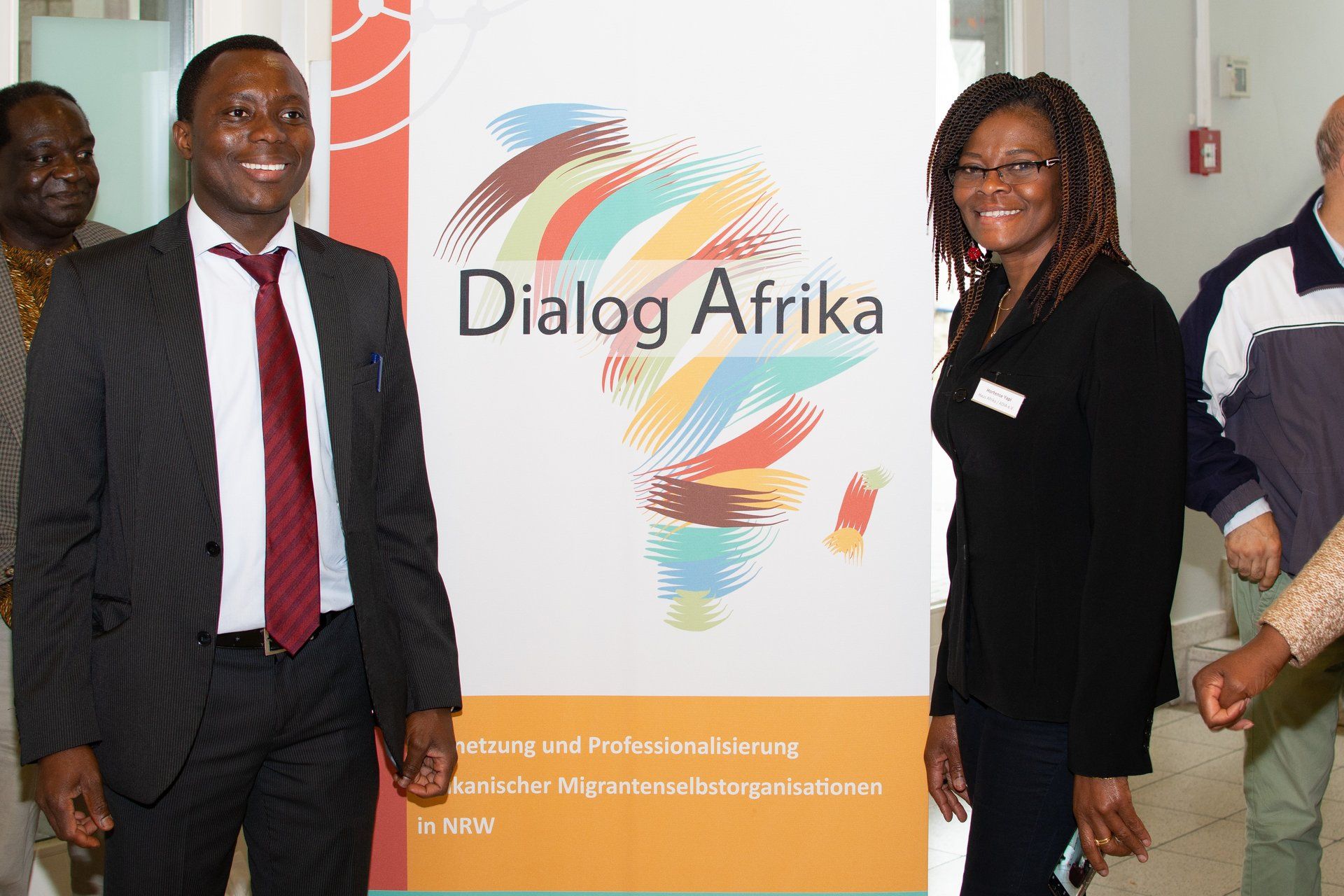 Moderator Paul Szedro und Hortense Yapi vom Netzwerk Haus Afrika, die den Workshop