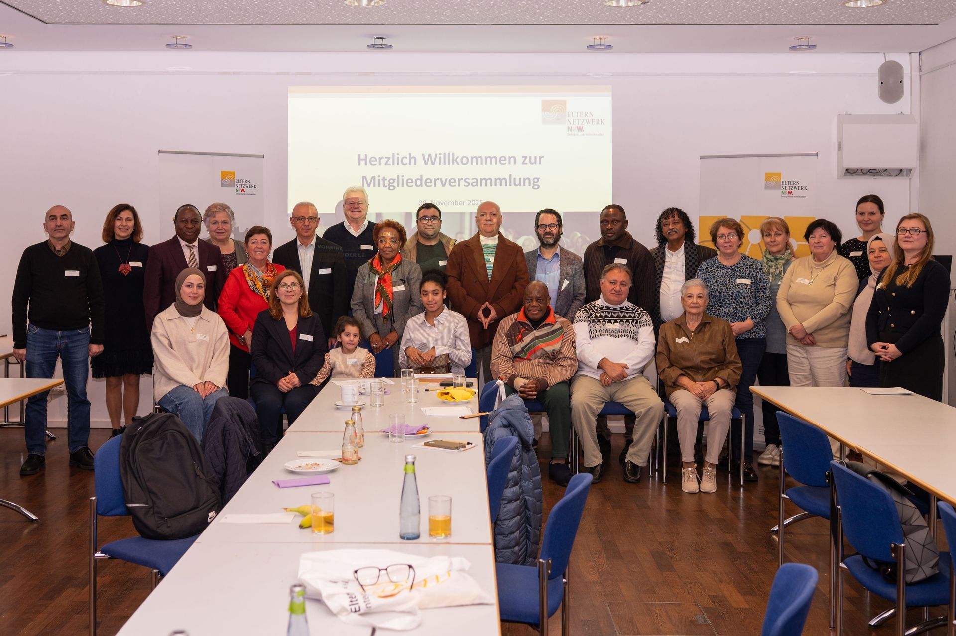Gruppenbild der Mitgliedsorganisationen des Elternnetzwerk NRW bei der Mitgliederversammlung 2025.