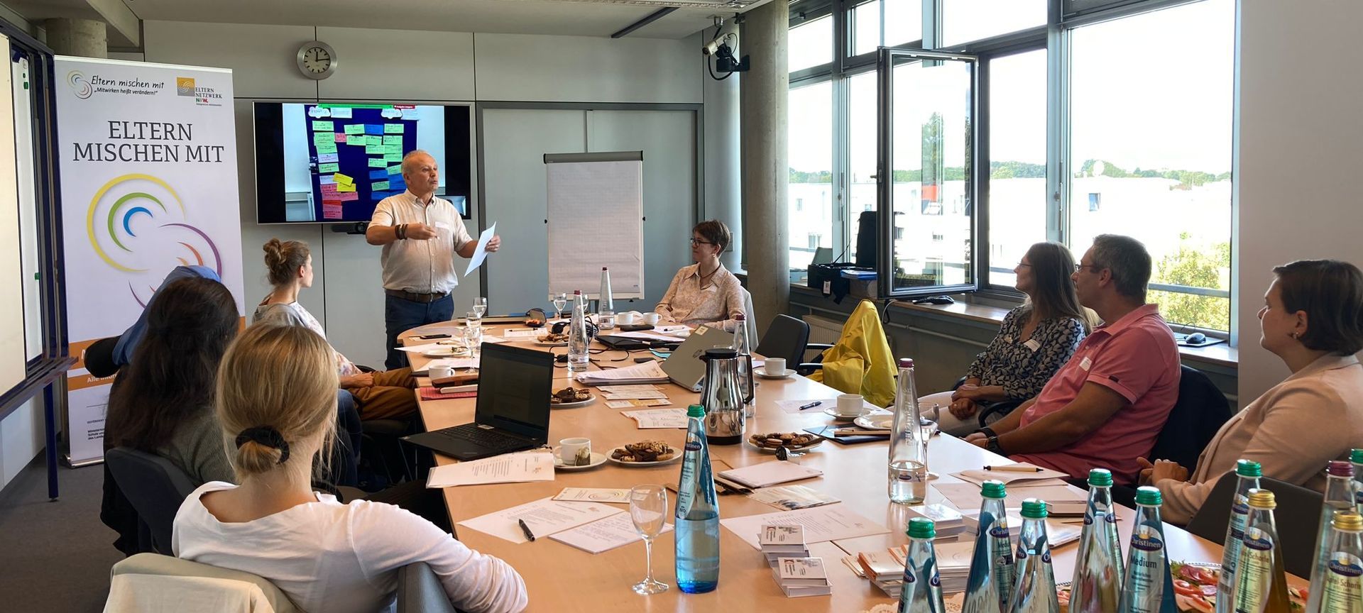 Weiterbildner Cevdet Maras bei der Partnerschulung in Gütersloh des Projekts Eltern mischen mit