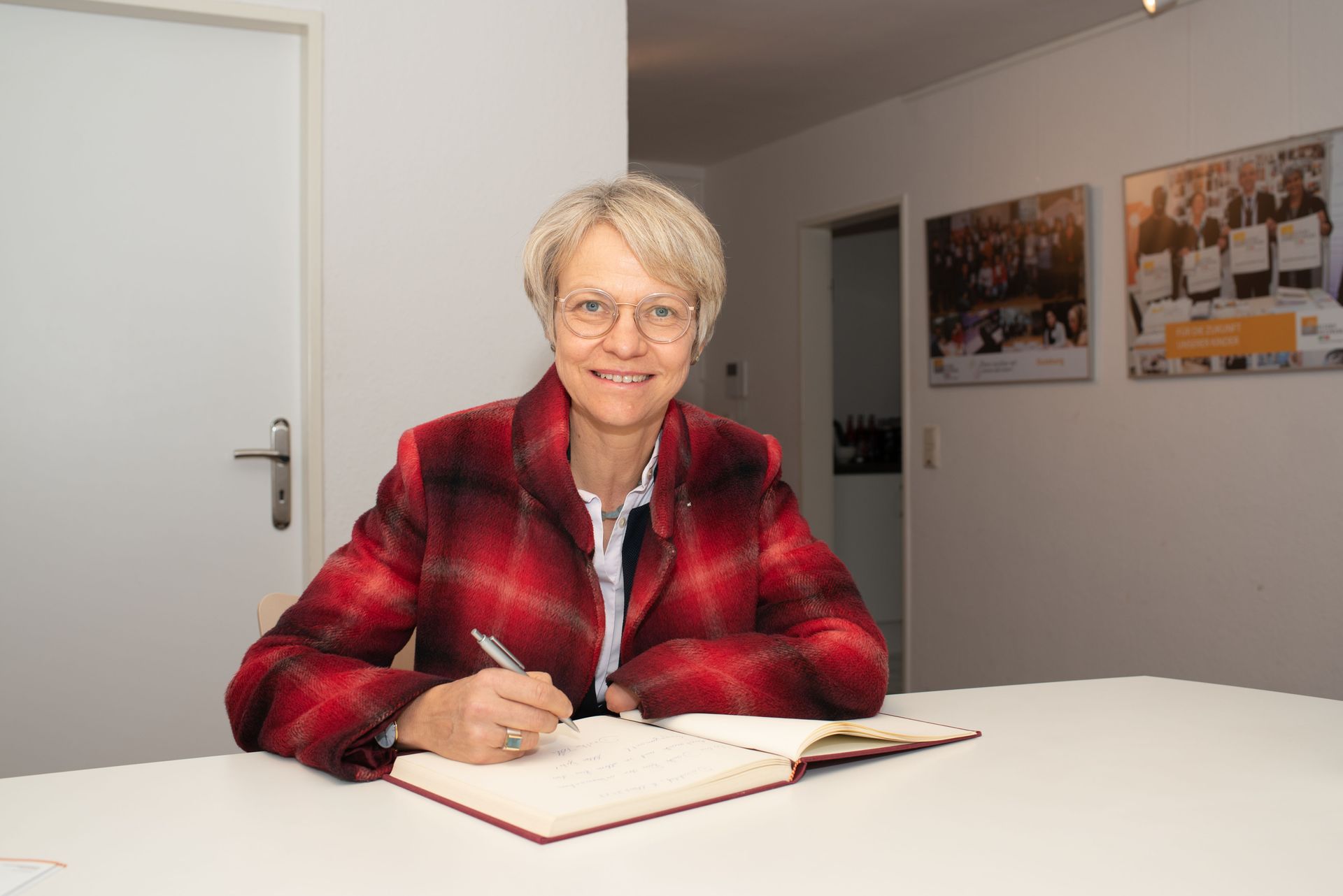 NRW-Schulministerin Dorothee Feller zu Besuch beim Elternnetzwerk NRW