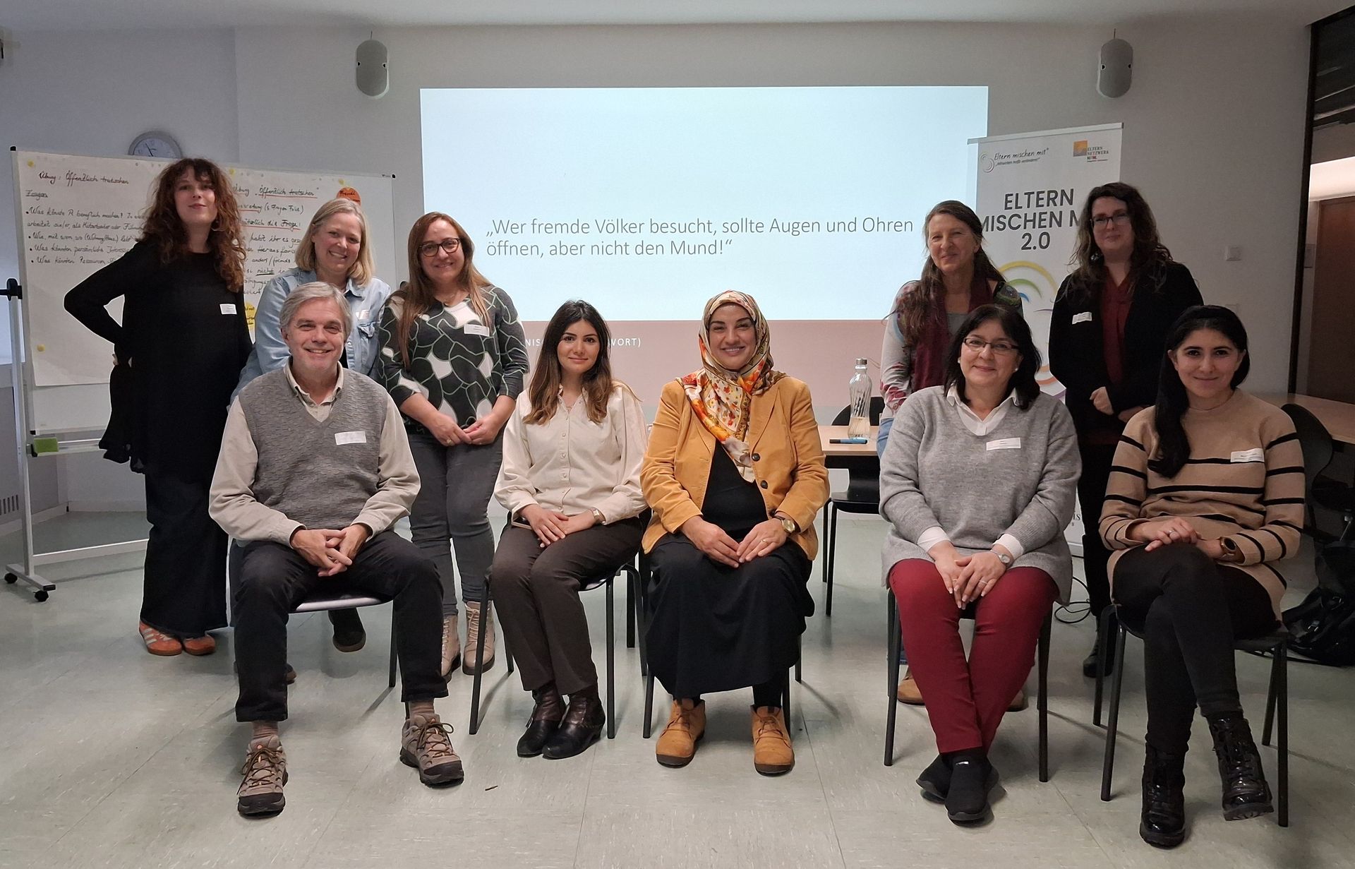 Gruppenbild des Interkulturellen Trainings von Eltern mischen mit mit Ayfer Candan
