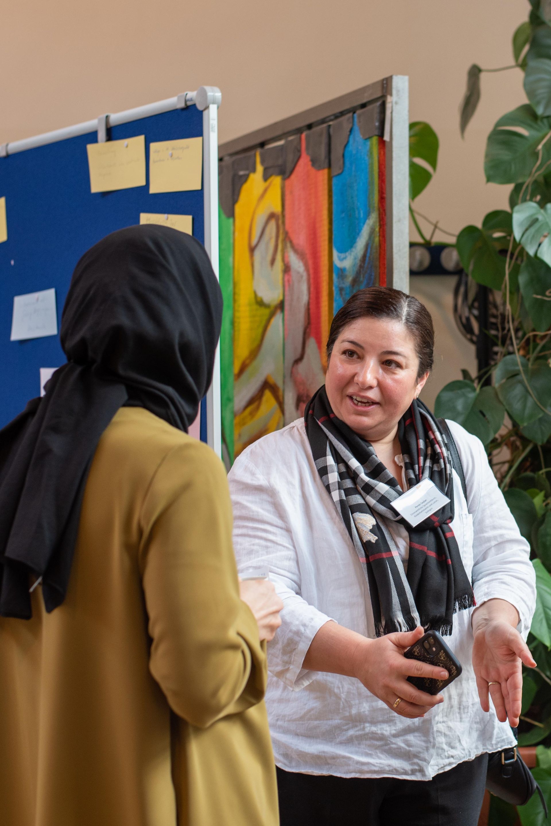 Beratungsgespräch zwischen zwei Frauen