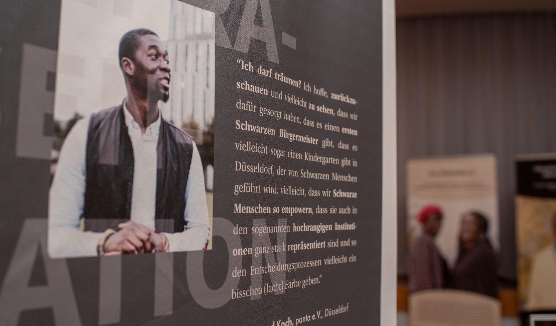 Kamerafokus auf einen Teil der Ausstellung