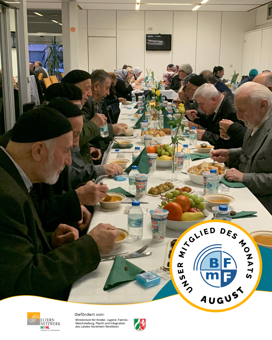 Bild aus den Vereinsräumlichkeiten des BFmF. Lange Tafel mit speisenden Menschen. Link führt zum Instagram-Beitrag.