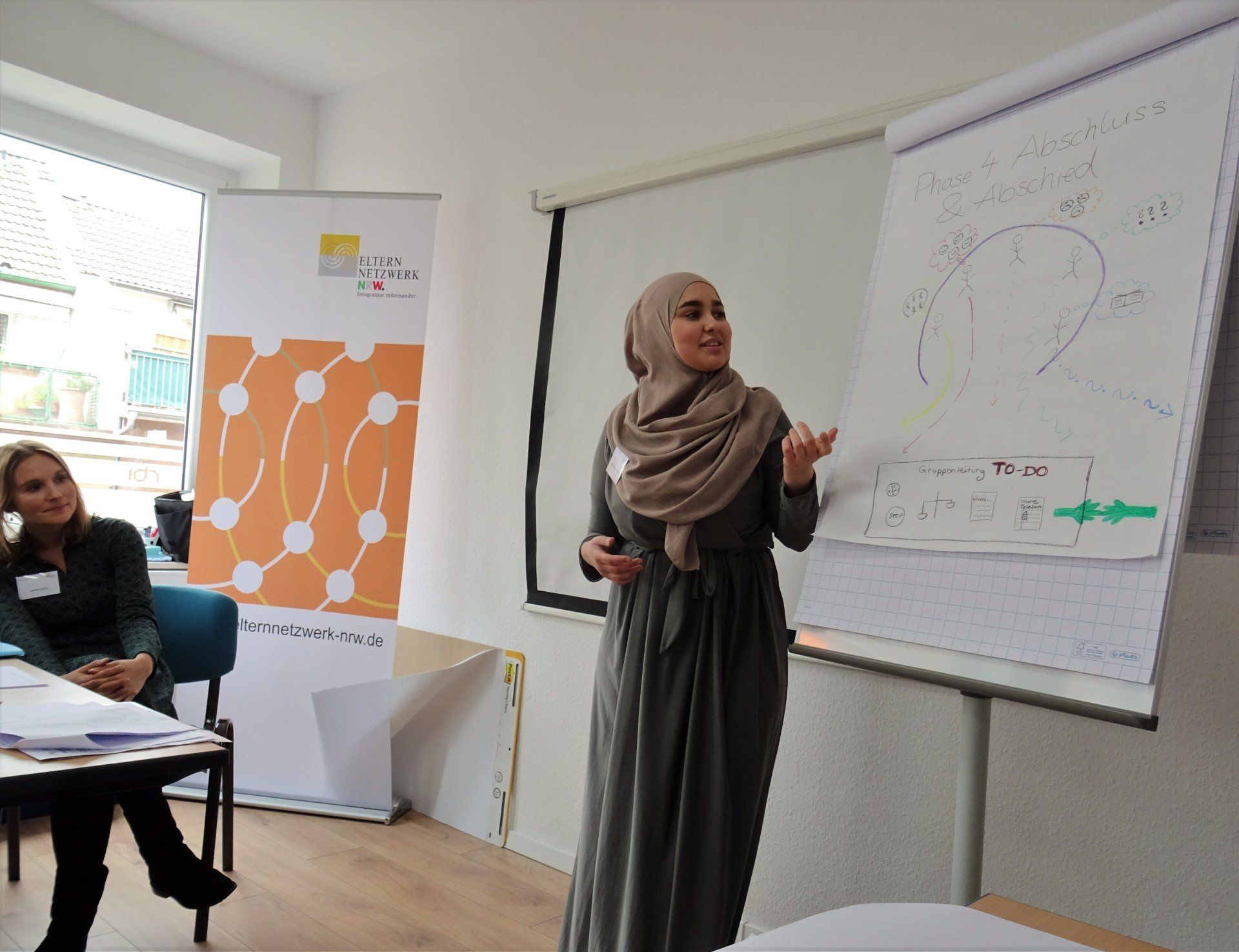 Eine Frau hält einen Vortrag