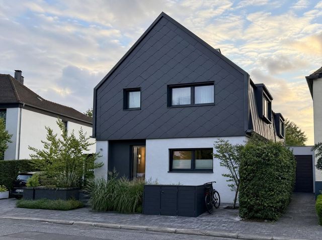 Aluminium-Fassade an einem Einfamilienhaus